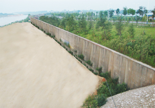 混凝土防洪墻（沿河圩沿1沿2標(biāo)）